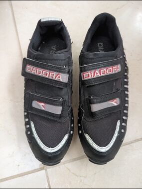 Diadora Black and Gray Women's Athletic Velcro Sneakers with Red Logo